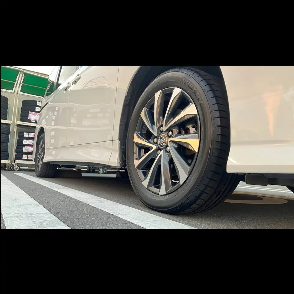 TOYOTA / VOXYのタイヤ交換
