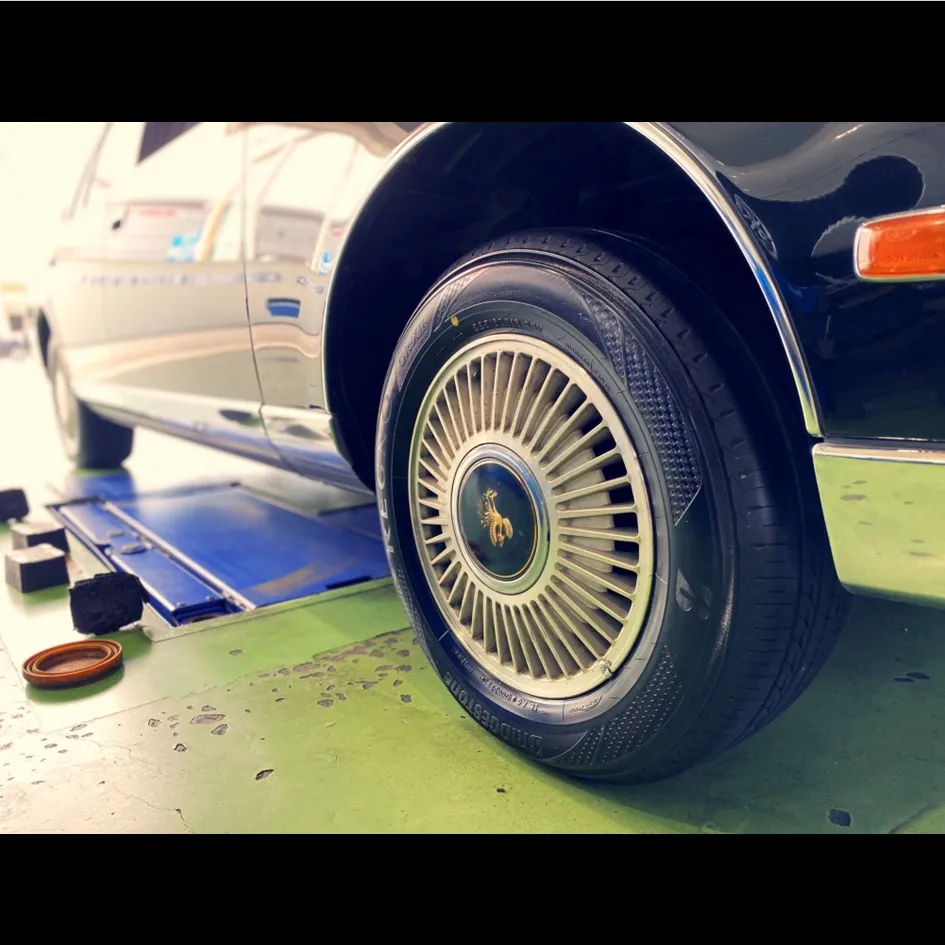 TOYOTA/CENTURY タイヤ交換